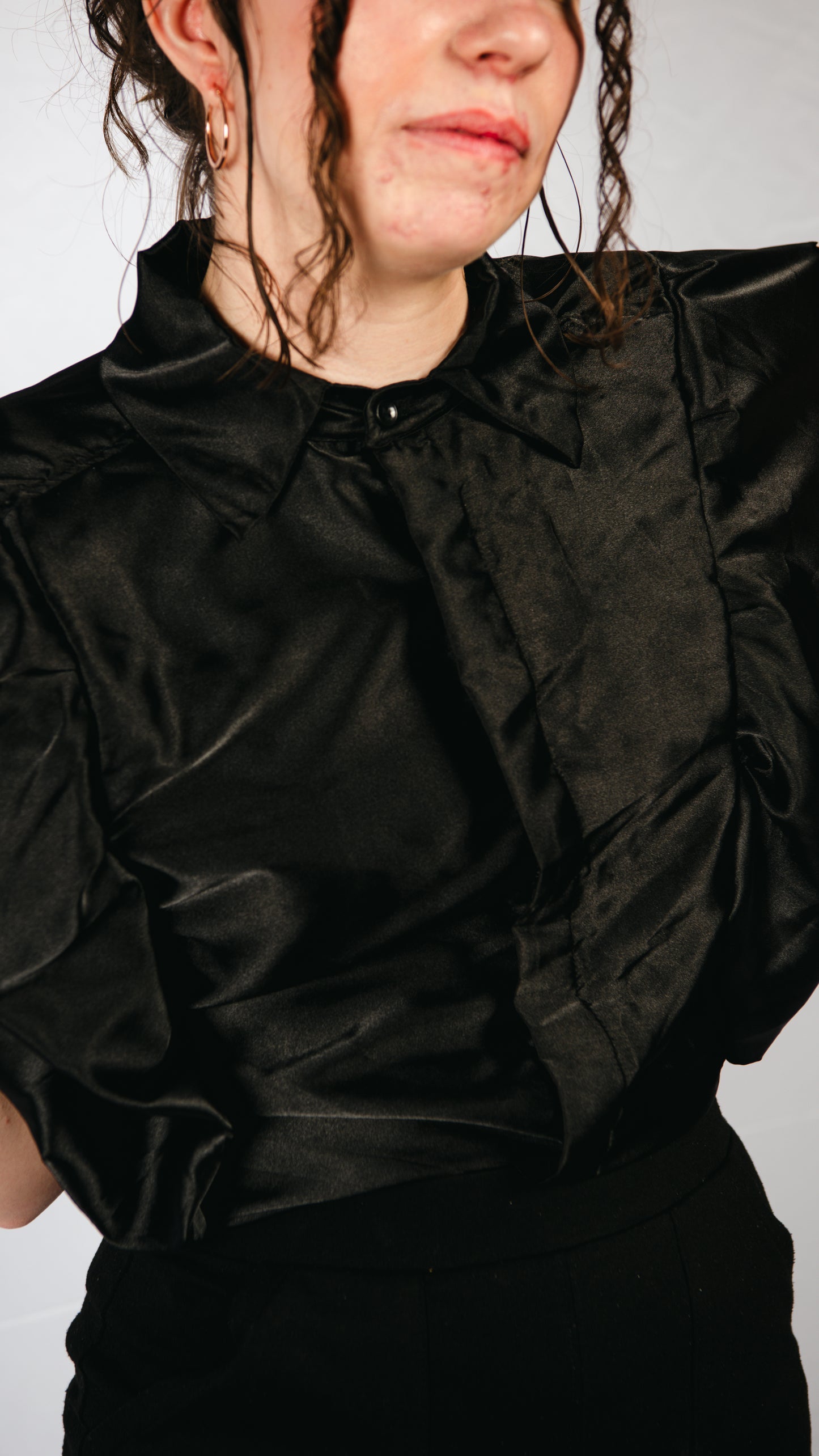 Tiara  Ruffled Sleeves shirt - Black
